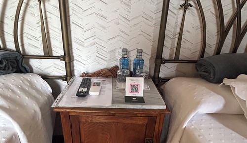 Economy Room, Mountain View