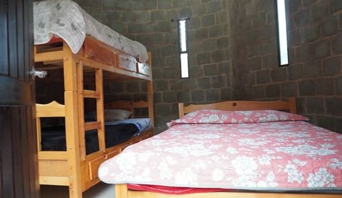 Family Room, Hill View