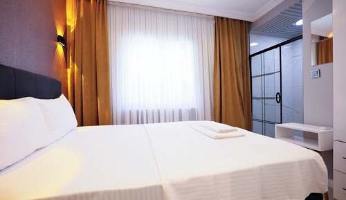 Deluxe Apartment, 1 Bedroom, 2 Bathrooms, Garden View