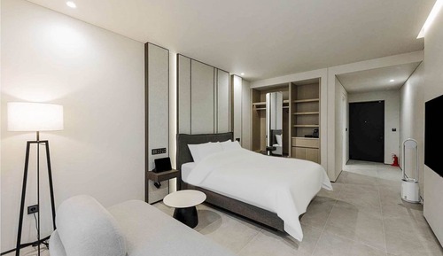 PREMIER-KING (include B.F & Heated Pool)