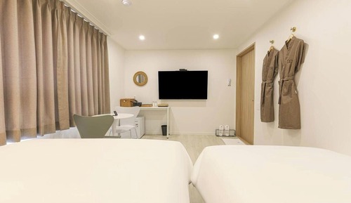 Deluxe Twin Room, City View
