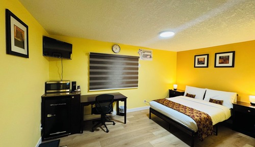 Deluxe Double | Sofa bed | Desk