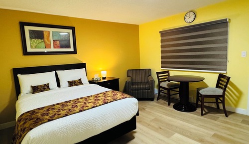 Deluxe Two Queen with Kitchenette