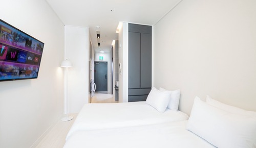 Twin Room, 2 Twin Beds, City View