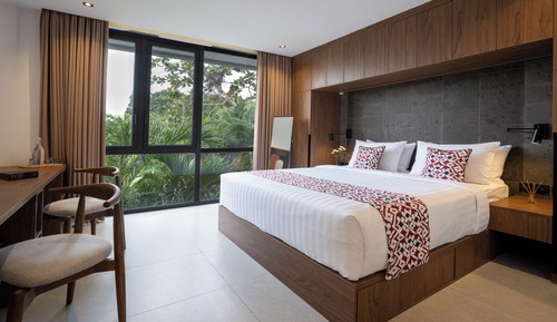 2BR Villa Prestige | Creekside Pool Villa with Shared Sauna, Concierge