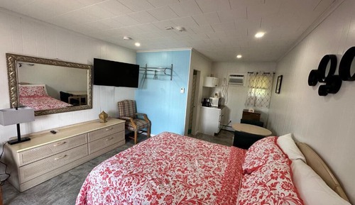 Queen Room with Pool View