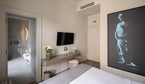 Superior Suite, City View