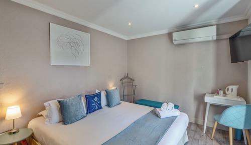 Superior Double Room, 1 King Bed, Private Bathroom (Chambre Napoule, vue fontaine)