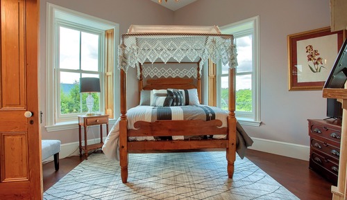 Deluxe Room, 1 Queen Bed, Non Smoking, Mountain View