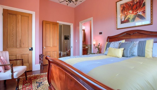Deluxe Room, 1 Queen Bed, Non Smoking
