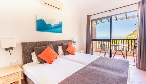 Family Room, 2 Bedrooms