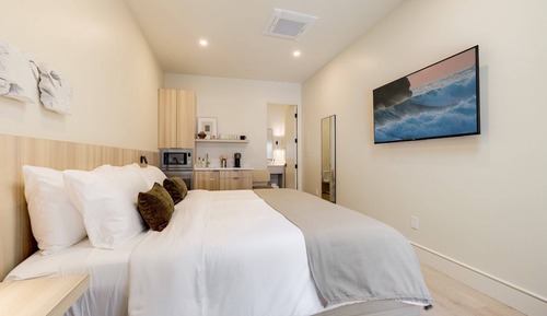 Design Studio, 1 King Bed