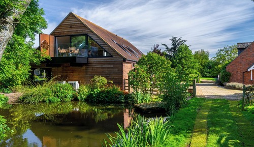 Luxury House, Garden View
