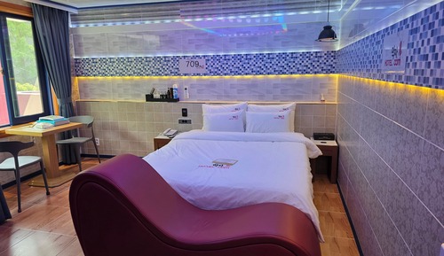 waterfall nintendo room