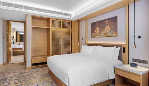 Deluxe Suite, 1 King Bed, Corner
