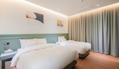 Premier Suite Twin Room