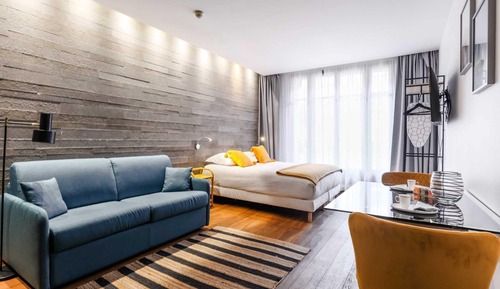 Studio, 1 Queen Bed with Sofa bed (11)