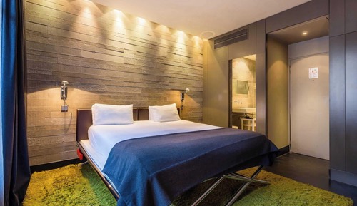 Studio, 1 Queen Bed (33)