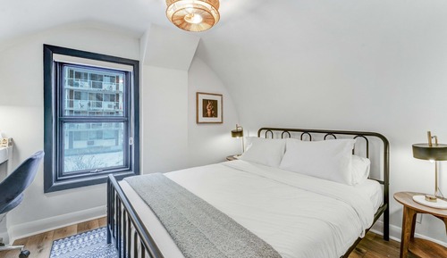 Junior Room, 1 Queen Bed, Non Smoking, Private Bathroom