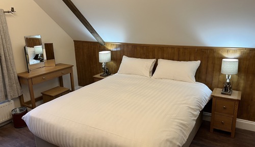 Standard Room, 1 Queen Bed, Non Smoking, Private Bathroom