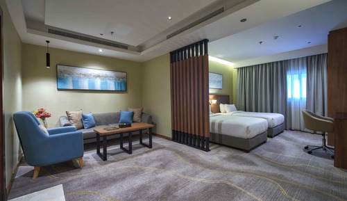 Deluxe Suite, 2 Twin Beds, Private Bathroom