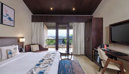 Club Room with Balcony