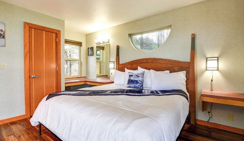 Luxury Studio, 1 King Bed, Oceanfront