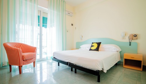 Economy Room, Connecting Rooms