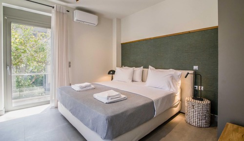 Suite, Accessible, Smoking