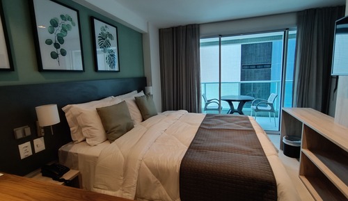 Deluxe Studio, 1 Queen Bed