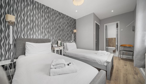 Basic Twin Room, Ensuite