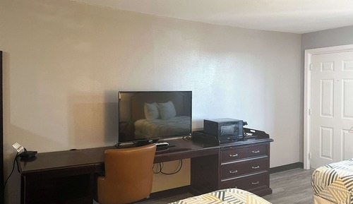 Deluxe Room, 2 Queen Beds, Non Smoking, Refrigerator & Microwave