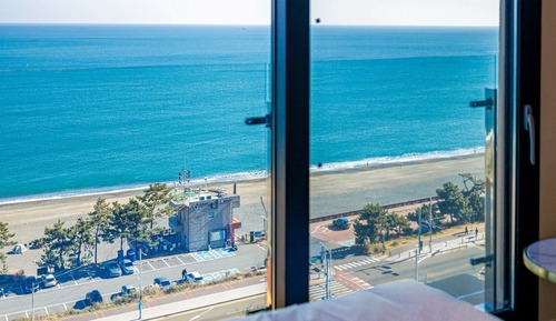 Big Pent Ocean Theater (breakfast provided)