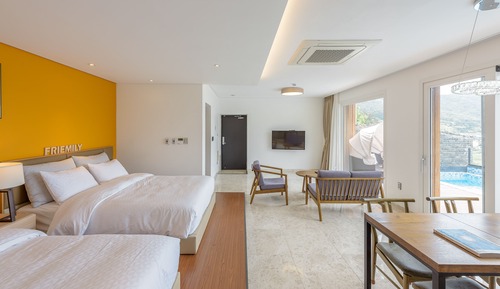 Pool Villa Family Twin Room