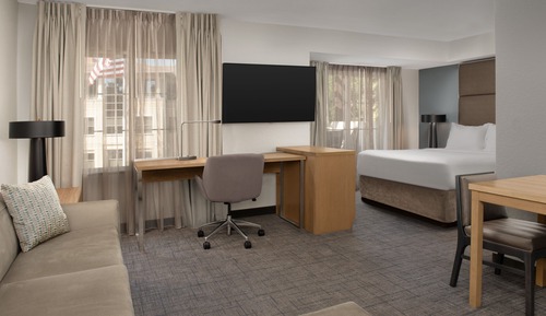Studio, 1 Queen Bed with Sofa bed (Hearing Accessible)