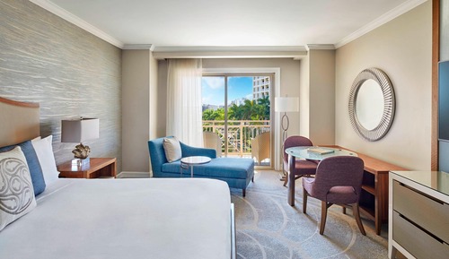 Deluxe Room, 1 King Bed, Balcony (Mobility Accessible, Roll-in Shower)
