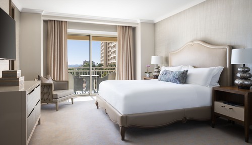 Sarasota Suite, 1 King, Separate living room and Dining room, Club access, Non Smoking, (Balcony)
