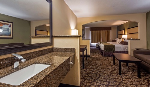 Suite, 2 Queen Beds, Non Smoking, Microwave