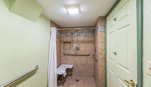 Standard King Room, Accessible Tub, Oversized Room, Non-Smoking, 1st Floor