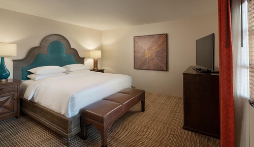 Junior Suite, 1 King Bed with Sofa bed, Accessible
