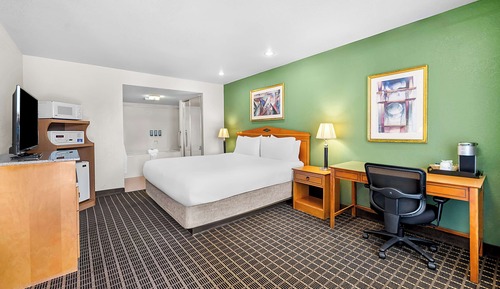 Standard Room, 1 King Bed, Non Smoking, Jetted Tub