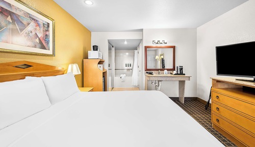 Suite, 1 Queen Bed, Accessible, Jetted Tub