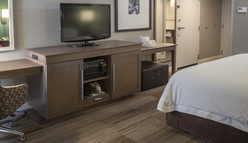 Room, 2 Queen Beds, Accessible (Mobility & Hearing - Roll-in Shower)