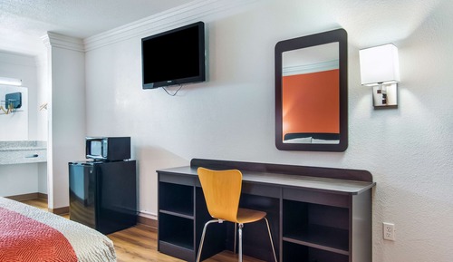 Deluxe Room, 1 King Bed, Accessible, Non Smoking