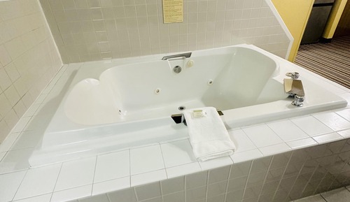 Suite, 1 King Bed, Smoking