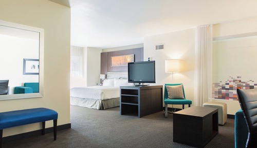 aloft, Suite, 1 King Bed with Sofa bed, Non Smoking, Corner