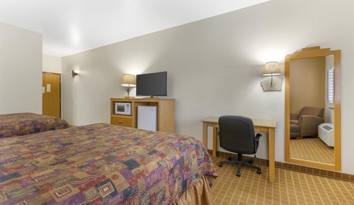 Business Room, 2 Queen Beds, Non Smoking, Refrigerator & Microwave