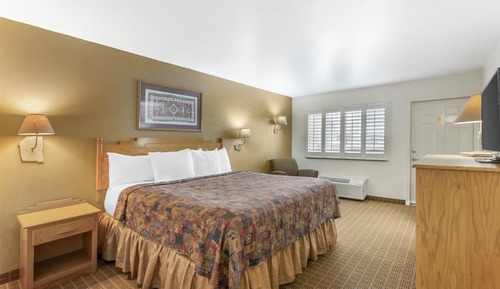 Standard Room, 1 King Bed, Refrigerator & Microwave, Pool View