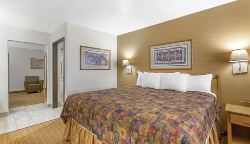 Business Room, 1 King Bed, Non Smoking, Refrigerator & Microwave