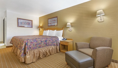 Standard Room, 1 King Bed, Accessible, Poolside (Walk-in Shower)